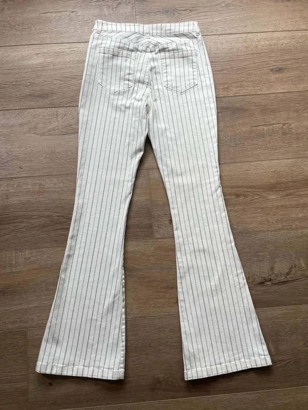 NWT Chelsea & Violet Ivory Pinstripe High Waist Flare Jeans Women’s Size 26